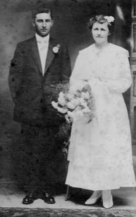 W-040 - Fred and Veronica Quanz - Wedding - June 13, 1917.jpg